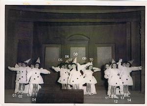 PATRONAGE ORAN DES SOEURS TRINITAIRES DE SAINT LOUIS 19XX SCENE LES PIERROTS  002
